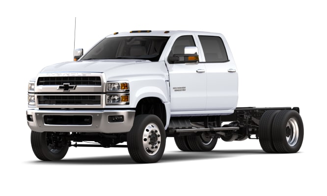 Three-Quarters Front View of the 2024 Chevrolet Silverado 4500HD/5500 HD/6500 Heavy Duty Chassis Cab