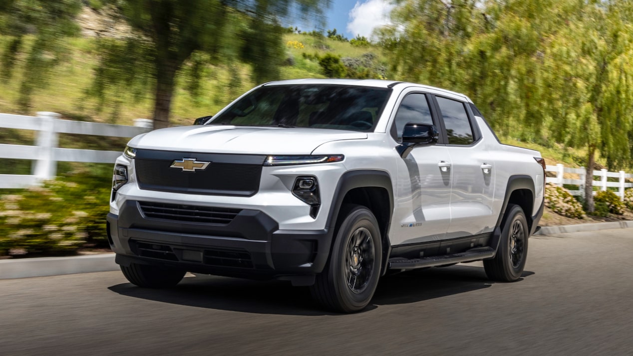 Front Three-Quarters View of the 2024 Chevrolet Silverado EV