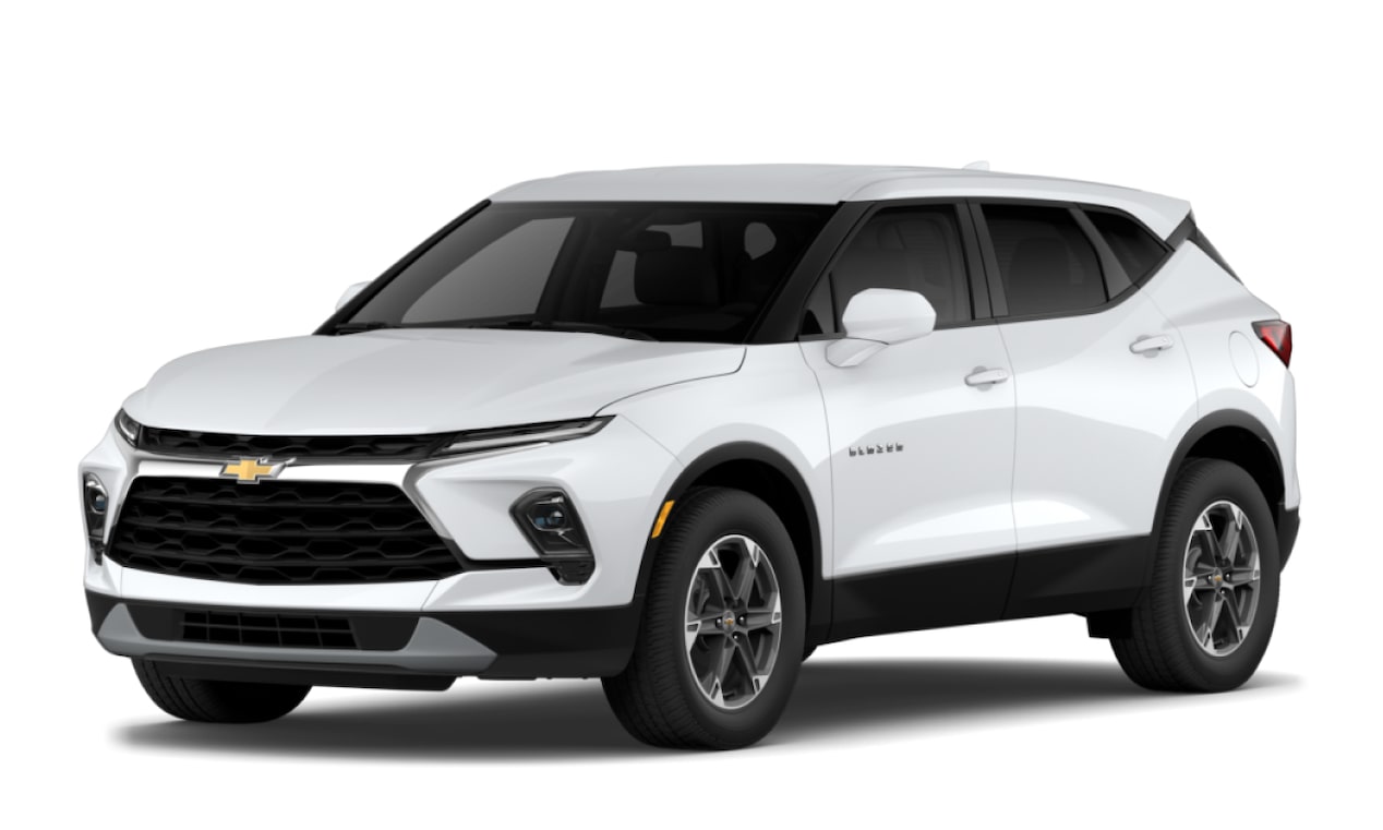 Front Three-Quarters View of the 2025 Chevrolet Blazer 