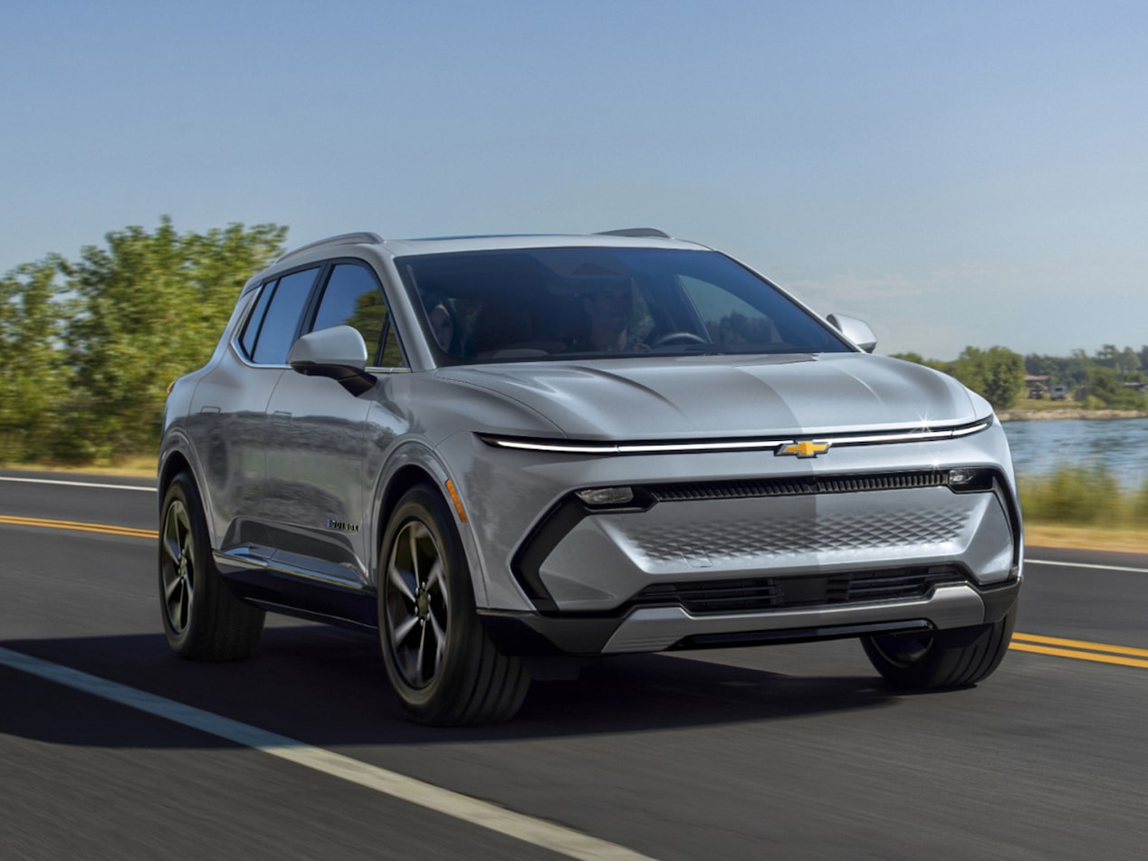 Right-facing view of the 2024 Chevrolet Equinox EV